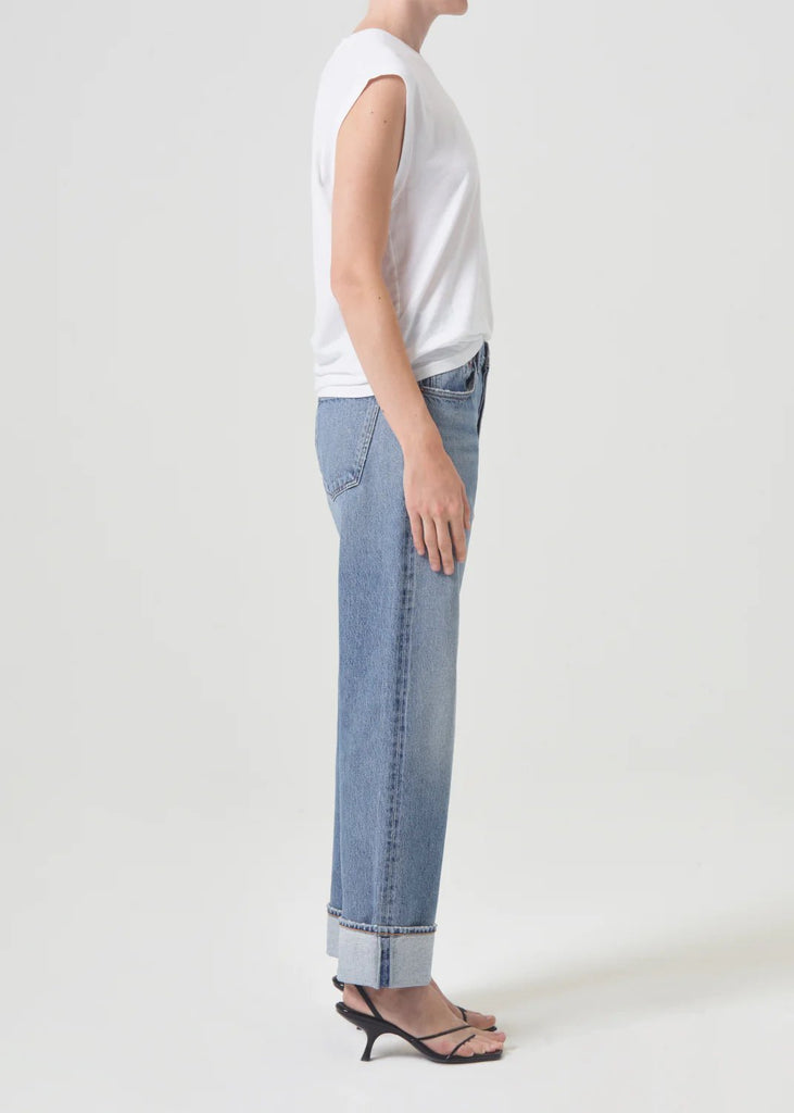 AGOLDE fran low slung straight jeans in invention worn on model. Side view.