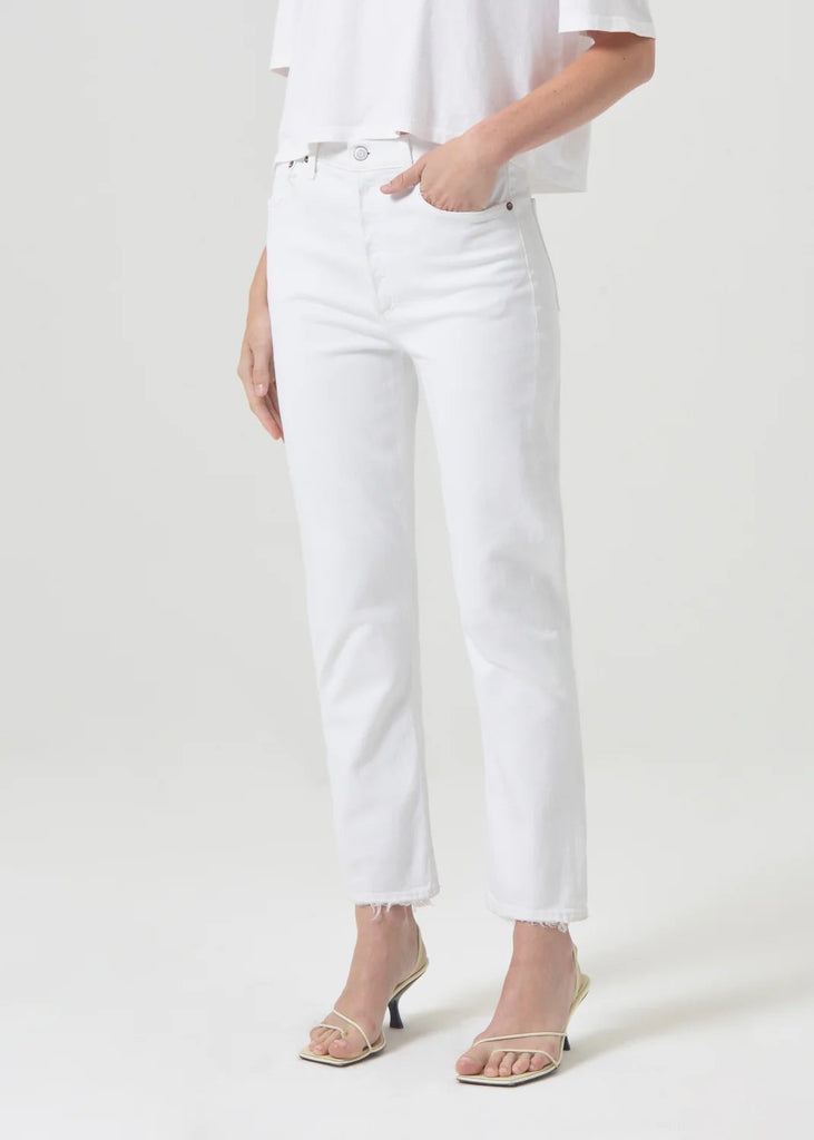 agolde women's riley high rise straight crop denim in sour cream. Model is wearing monochromatic outfit. 