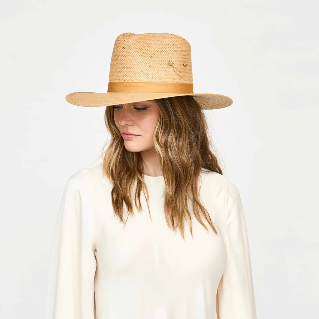 freya packable wanderer hat in camel on model