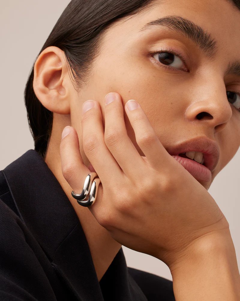 Jenny Bird's ola ring set in high polish silver. A dynamic, tubular ring set. Two rings are stacked on model's finger.