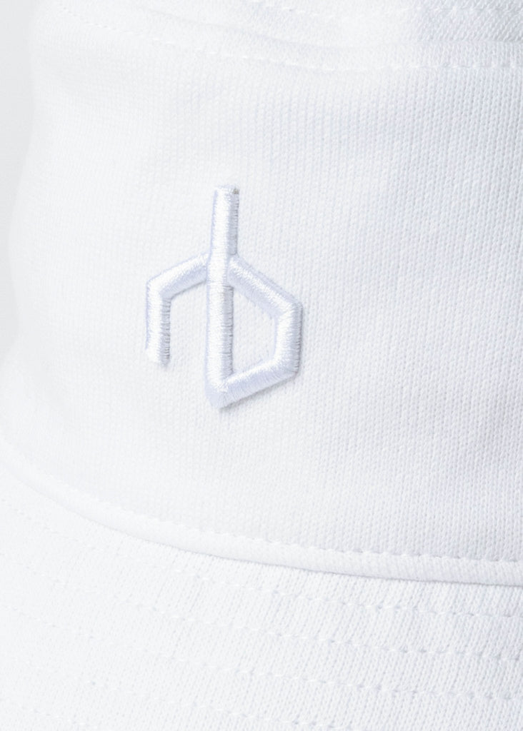rag and bone aron bucket hat in pure white logo detail shot